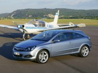 Opel Astra H GTC photo