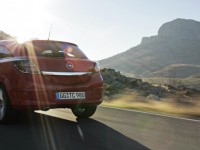 Opel Astra H GTC photo