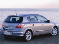 Opel Astra H photo