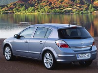 Opel Astra H photo