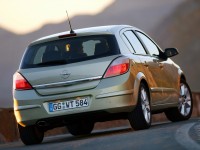 Opel Astra H photo