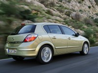 Opel Astra H photo
