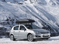Opel Astra H photo
