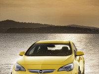 Opel Astra J GTC photo
