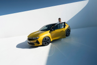 Opel Astra L photo