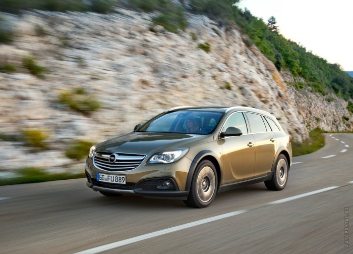 Opel Insignia Country Tourer – фотография 1